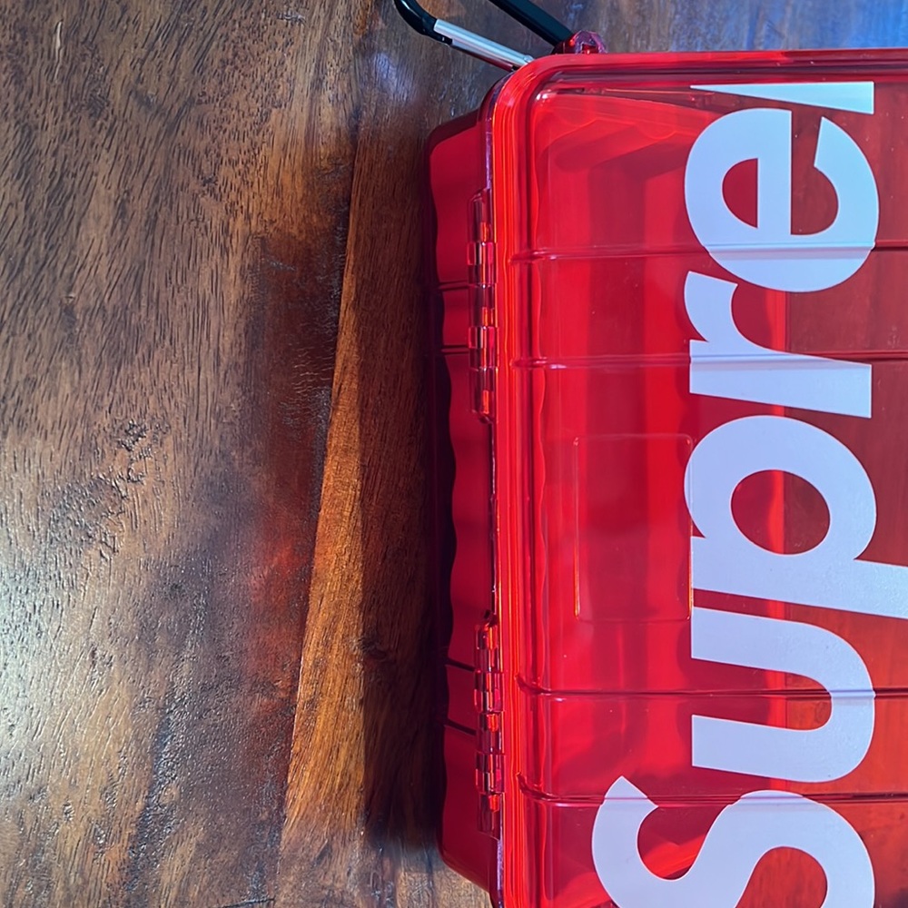 SUPREME Box - Picture 6 of 7